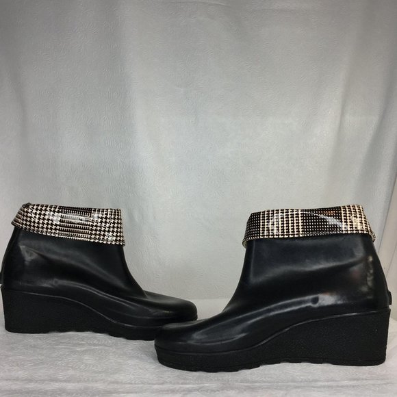black rubber booties